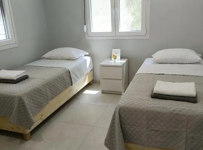 Zoe Nyaraló Nea Kallikrateia
